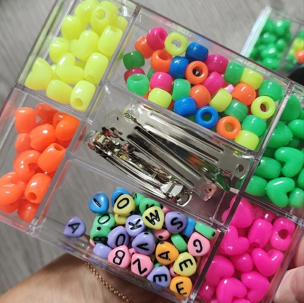 Beadtopia NEON Mutlicolor Heart Shaped Beads Set Letters Hair Clips NWT - Picture 7 of 10
